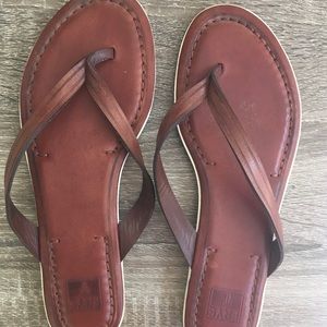 Frye Amelia thong sandals